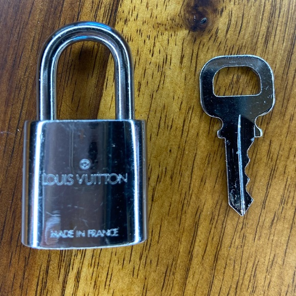 Louis Vuitton Silver Lock Key 318 Charm/Necklace/Bracelet Rare Luxury Designer - Picture 2 of 5